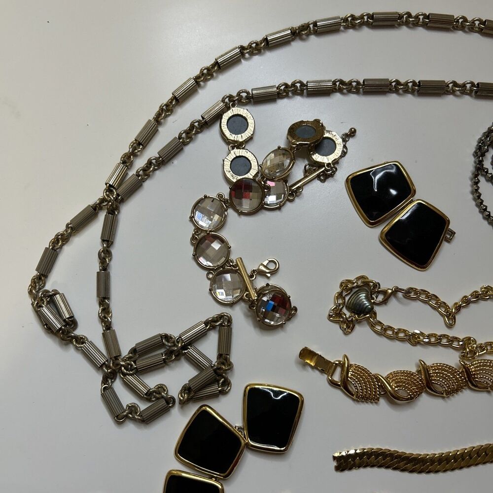 Broken jewelry lot for crafts Vintage to now junk scrap all broken pieces - Picture 2 of 6
